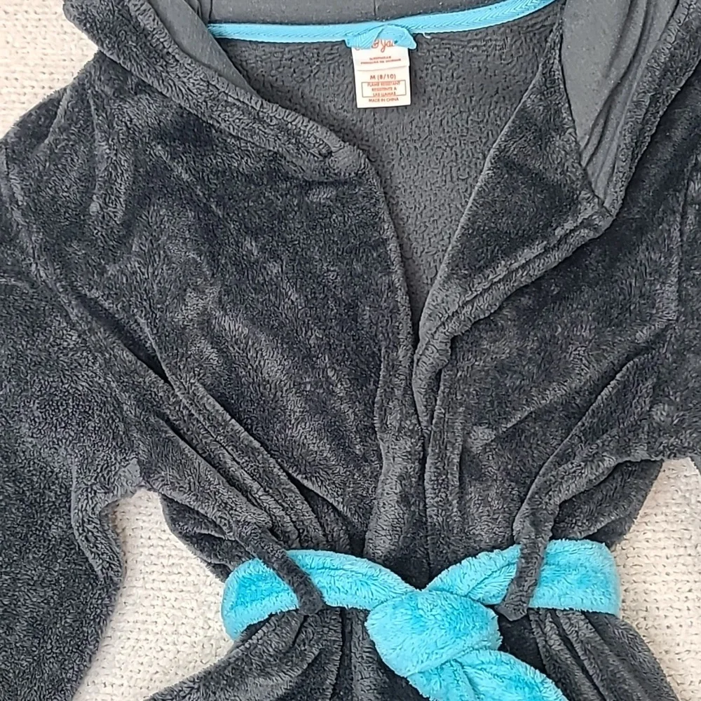 Cat & Jack Plush Cozy Sherpa Long Sleeve Hooded Monster Robe in Dark Gray/Blue